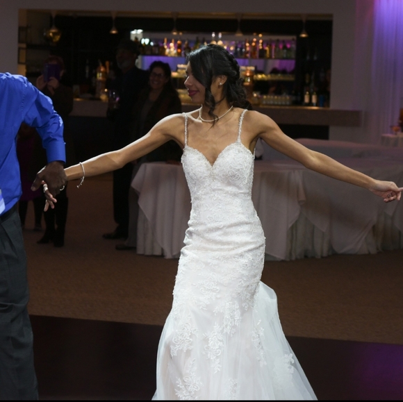 Low back Wedding gown - Picture 3 of 11